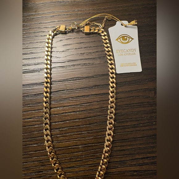 NEW Eye Candy Gold Heart Necklace - Picture 3 of 3